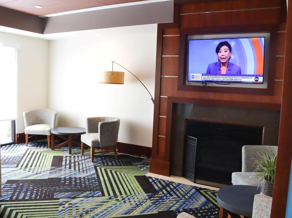 Holiday Inn Express Cedar Rapids - Collins Road By Ihg Exterior foto
