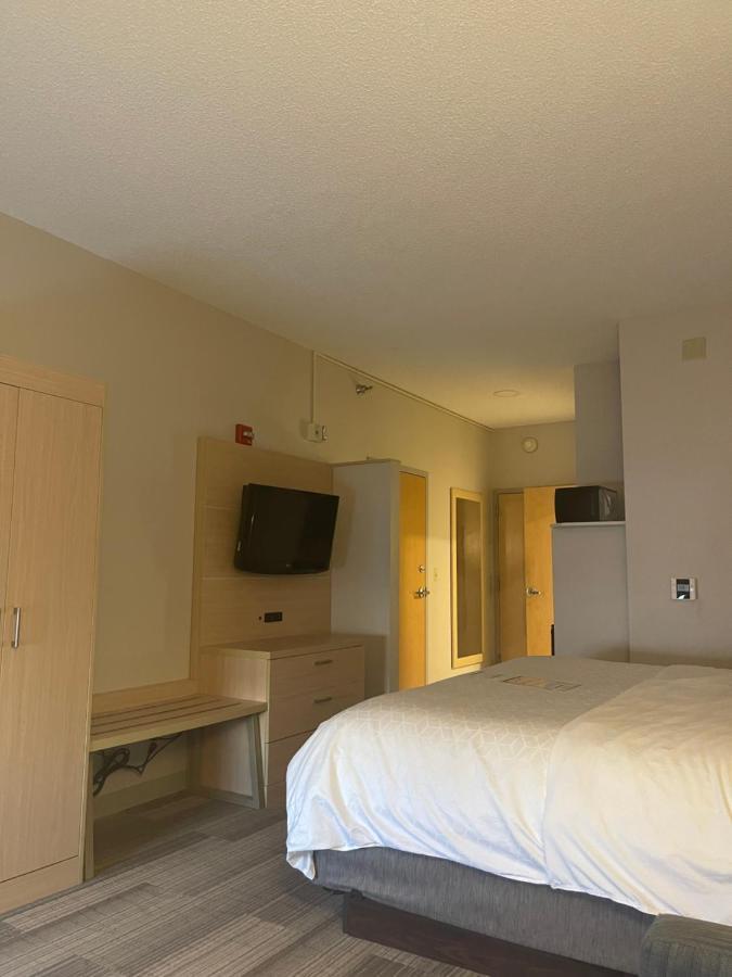 Holiday Inn Express Cedar Rapids - Collins Road By Ihg Exterior foto